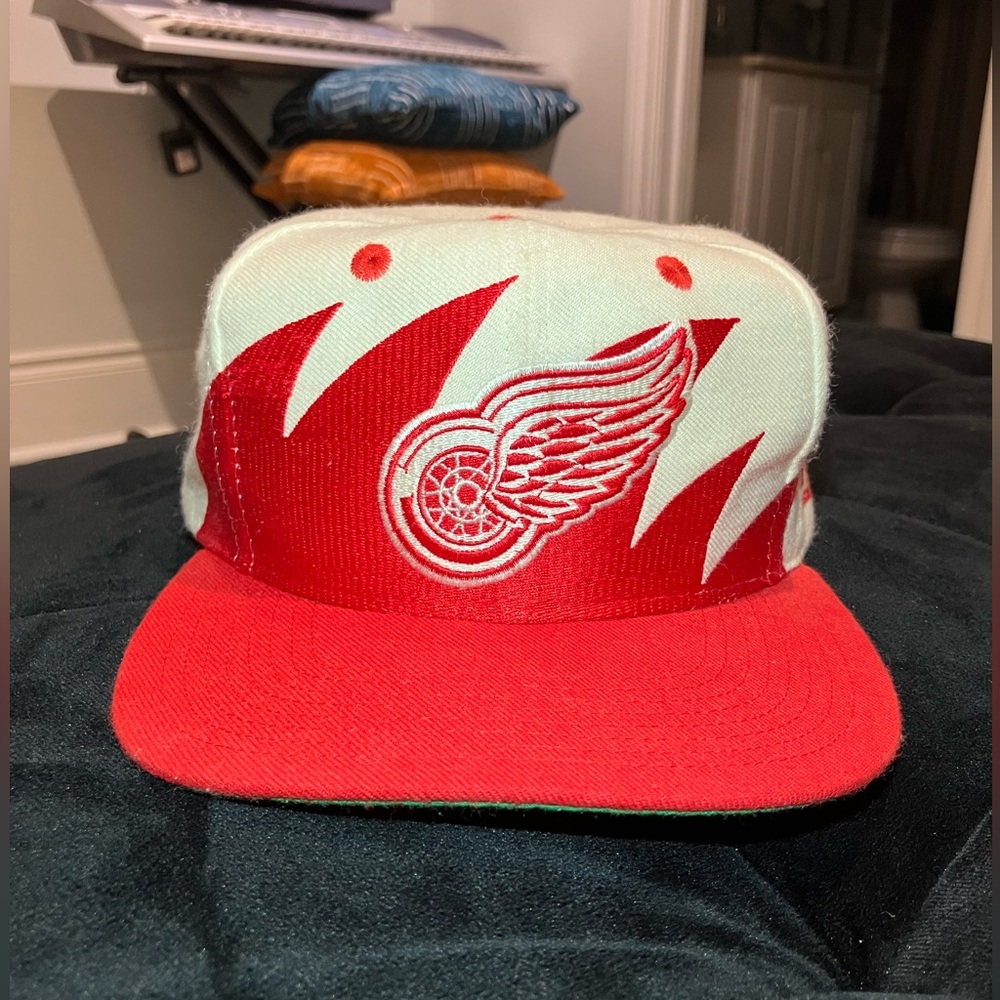 Vintage Sharktooth Hat — Detroit Red Wings Cap